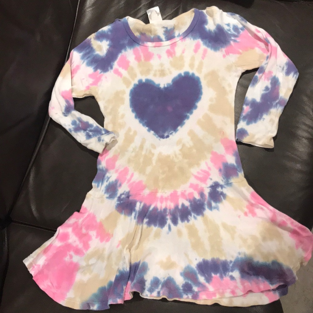 Girls Zinnias tie dye dress with heart on front